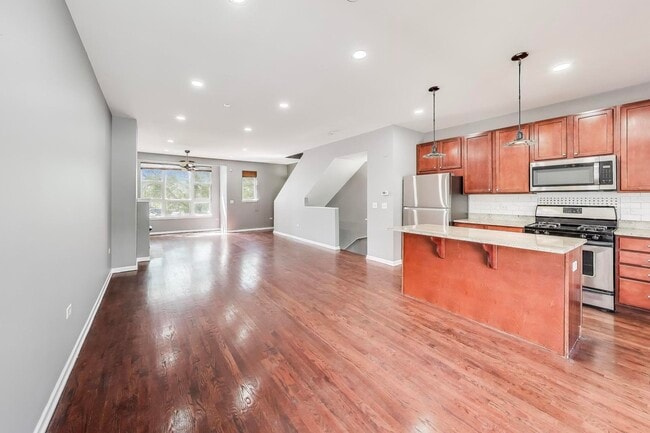 Building Photo - 4524 W Belmont Ave