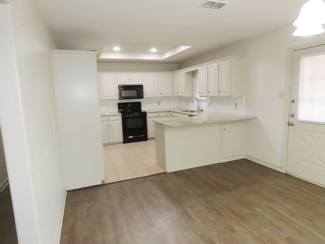 Building Photo - Whitehouse ISD! Beautifully Updated 3 Bedroom, 2 Bath Home