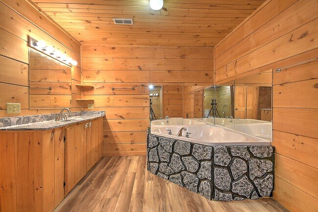 Building Photo - 13625 Horton Hwy