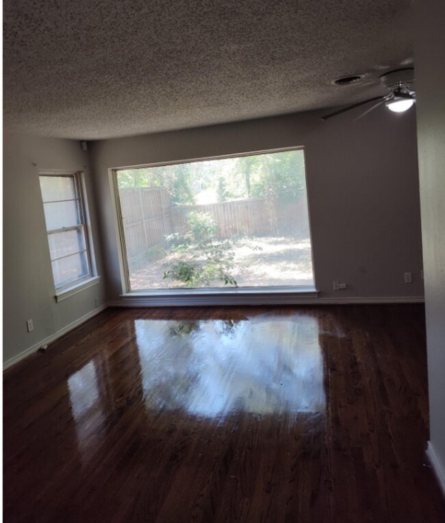 Building Photo - 10545 Channel Dr