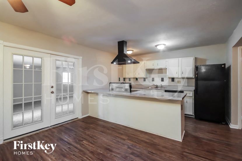 Building Photo - 14658 Meyersville Dr