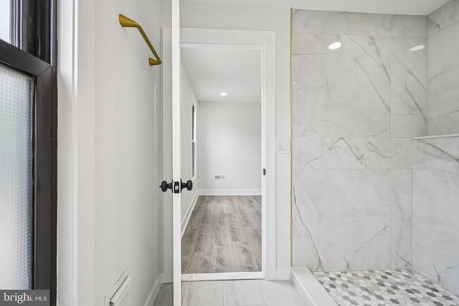 Building Photo - 3547 Finlaw Ave