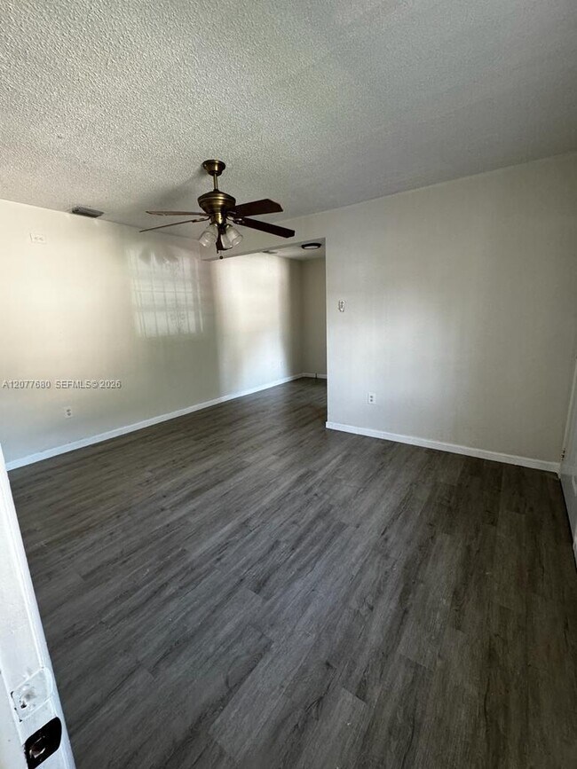 Building Photo - 2734 SW 30th Ct