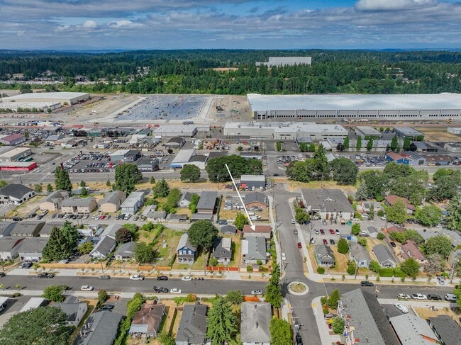 Building Photo - Spacious 2-Bedroom Duplex Near Tacoma Mall...