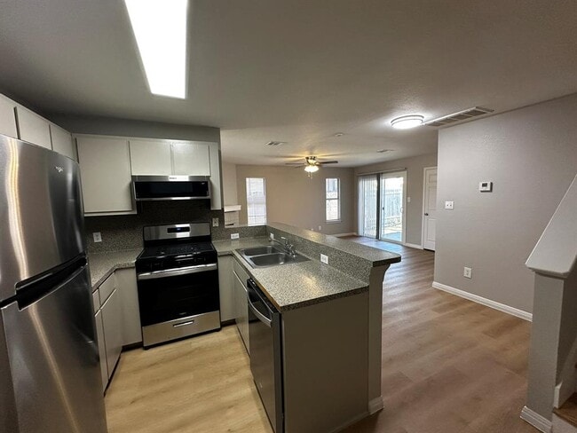 Building Photo - 2906 Kestrel Dr