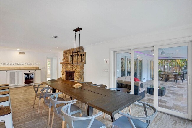 Building Photo - 2120 SW 28th Way