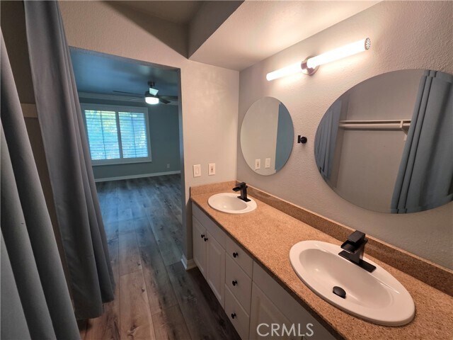 Building Photo - 5525 Canoga Ave