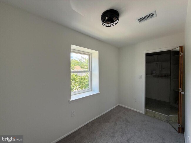 Building Photo - 1316 Silver Ct