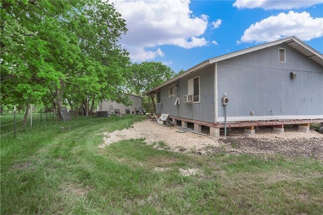 Building Photo - 2201 Cr 320