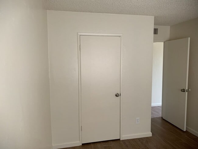 Building Photo - 220 Douglas St