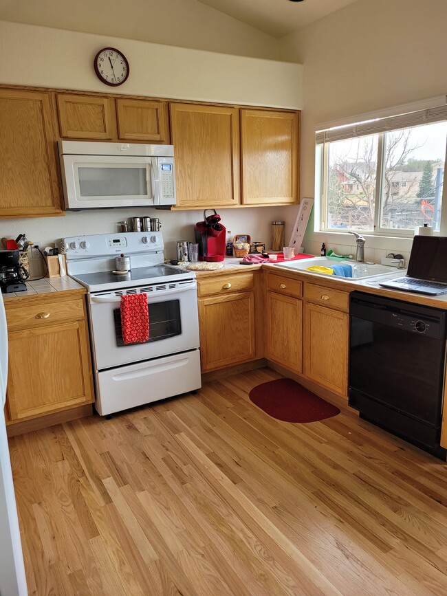 Building Photo - 127 Misty Creek Dr