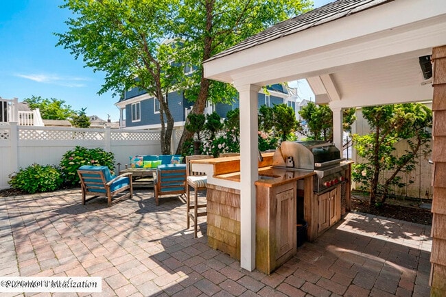 Building Photo - 565 Trout Ave