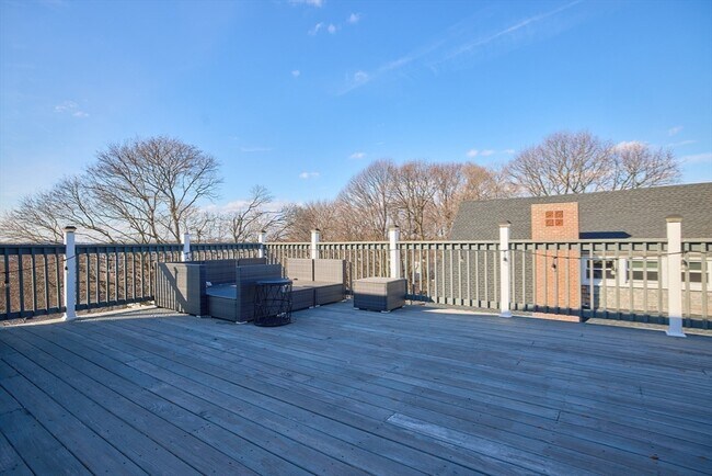 Building Photo - 23-25-25 Bowdoin Ave