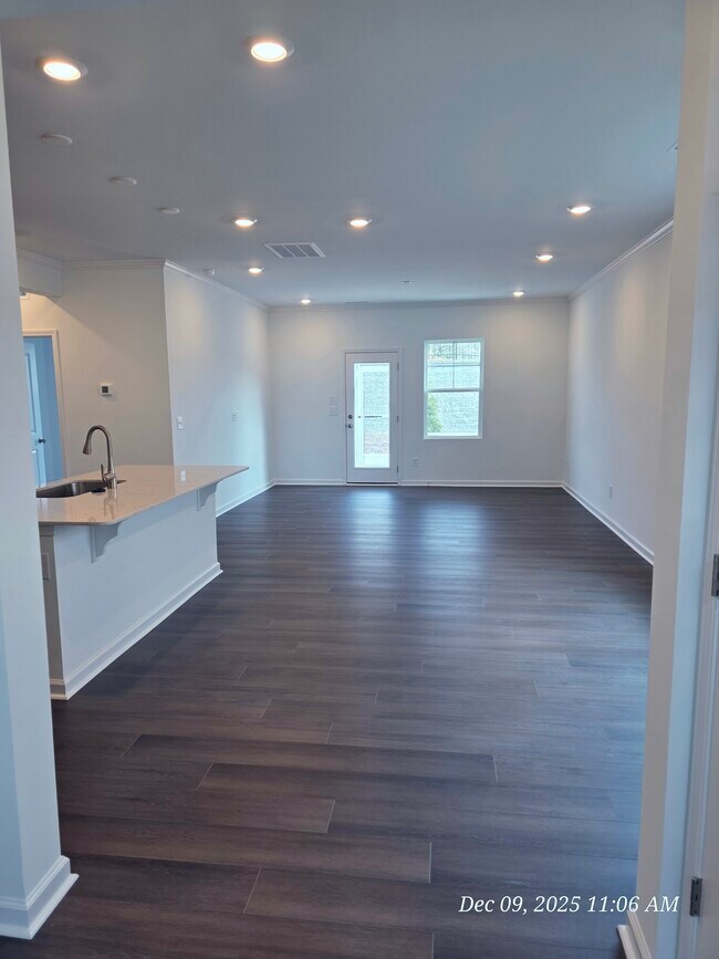 Building Photo - 184 N Finley Lndg Pkwy