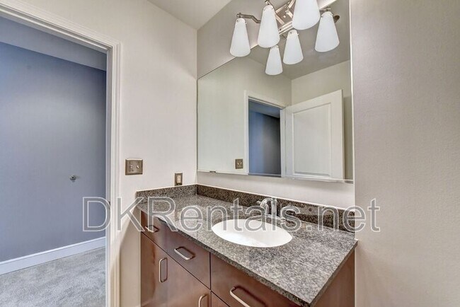 Building Photo - 44 Peachtree Pl NE