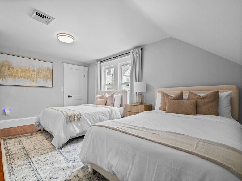 Building Photo - 1212 Broadway