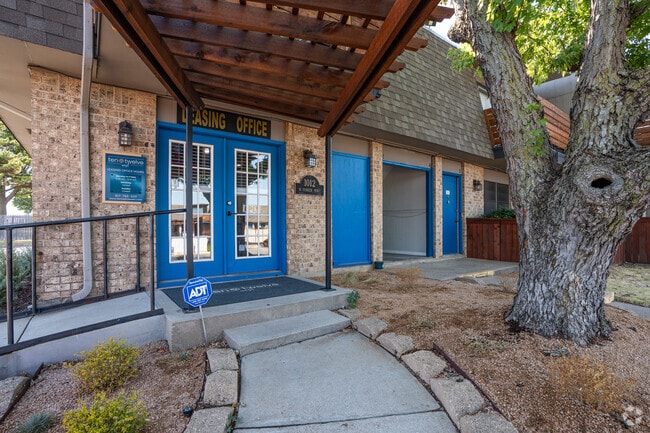 Leasing Office Entrance - TEN TWELVE WEST