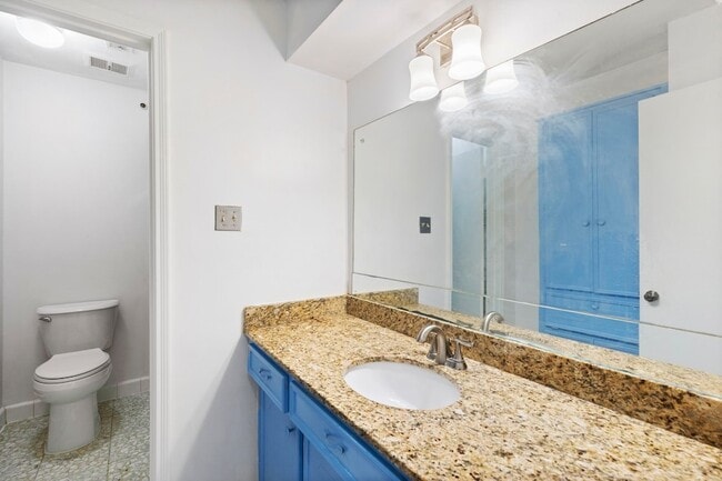 Building Photo - 10728 Briar Forest Dr