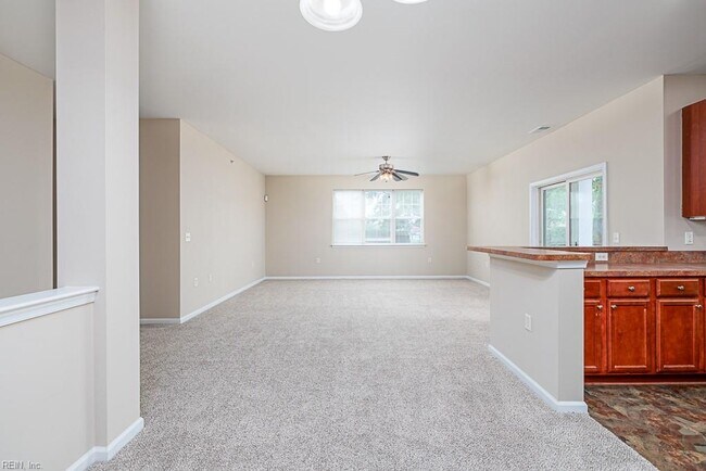 Building Photo - 5300 Warminster Dr