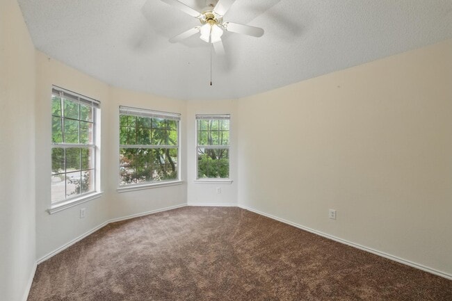 Building Photo - 2521 Timber Ridge Ln