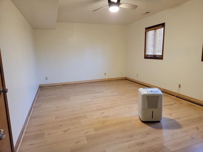 Building Photo - 33 Brooklyn Ave