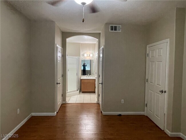 Building Photo - 7701 W Robindale Rd