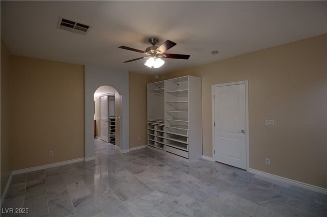 Building Photo - 2859 Dunnottar Ave