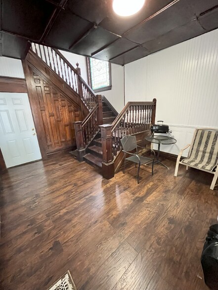 Building Photo - 1403 5th Ave