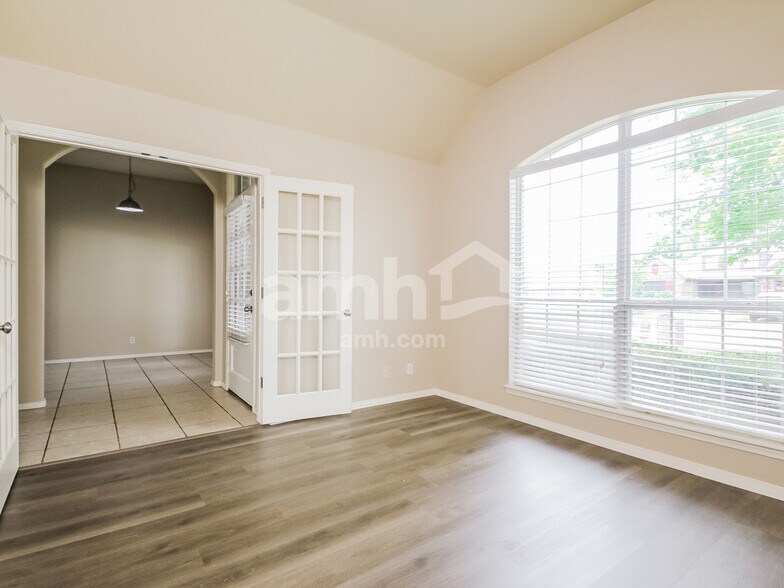 Building Photo - 9830 East 119th Pl S