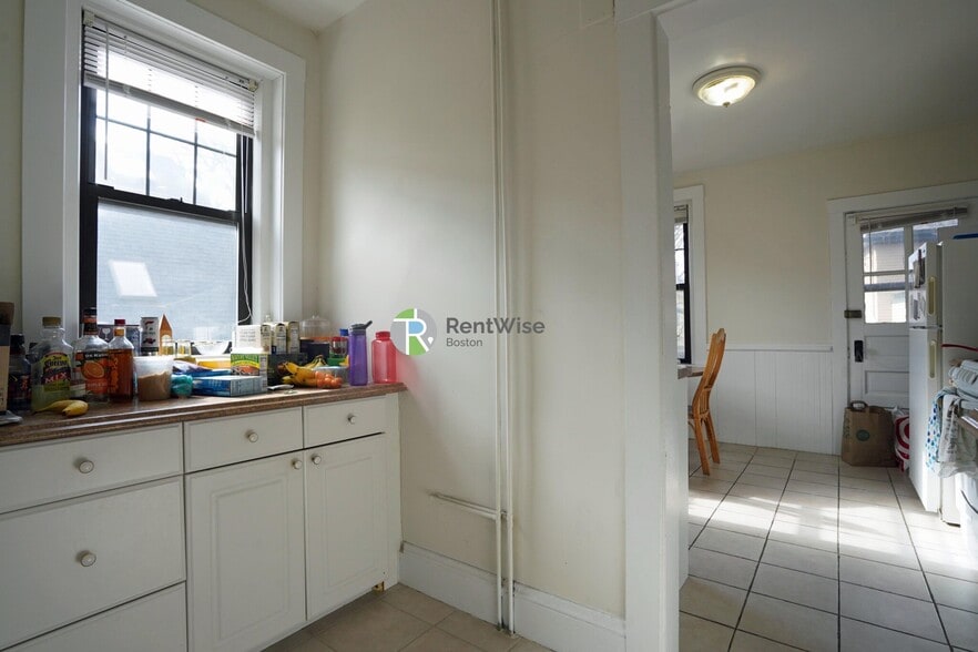 Building Photo - 39 Clinton St