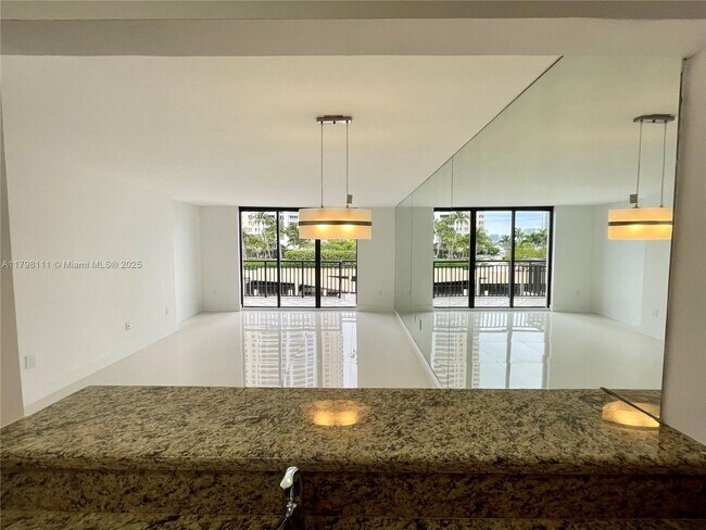 Building Photo - 540 Brickell Key Dr