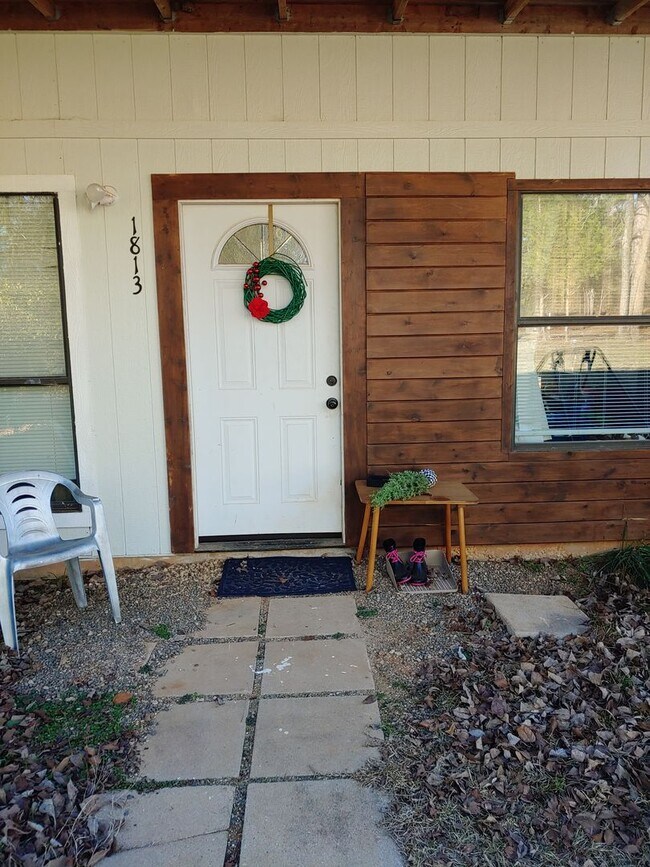 Building Photo - 1813 Swinging Bridge Rd