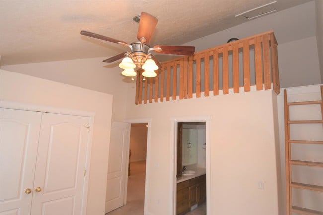 Building Photo - 1040 N 130 W