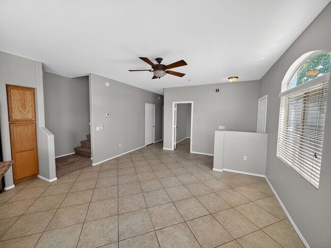 Building Photo - 4Bedroom/2.5Bath Townhome Ready for You!!