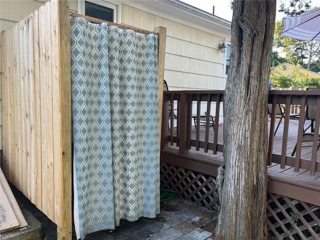 Building Photo - 135 Holly Rd