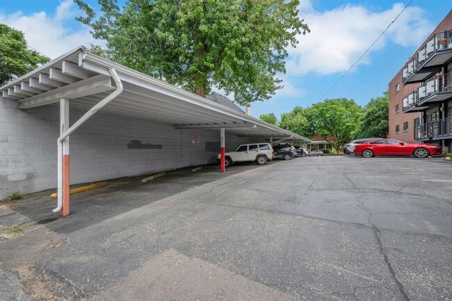 Building Photo - Charming 2BR Condo in Denver