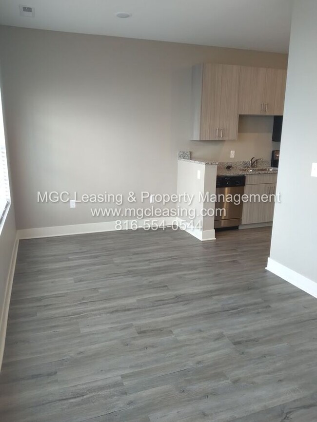 Building Photo - NEW Reduced Rental Rate is $857 with May M...