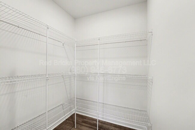 Building Photo - 7847 Whispering Strm Dr