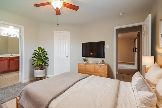 Building Photo - 9518 Peridot Green Dr