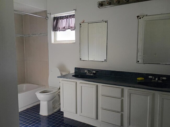 Building Photo - 829 Blanc Ct