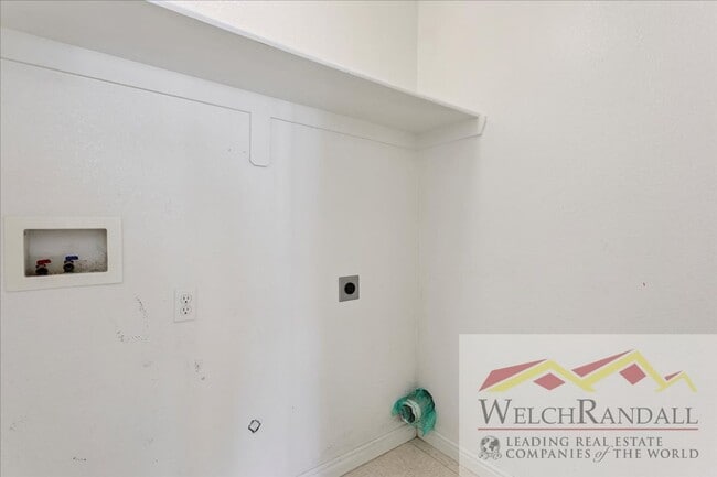 Building Photo - Beautiful 3 Bed 1.5 Bath Townhome in Ogden