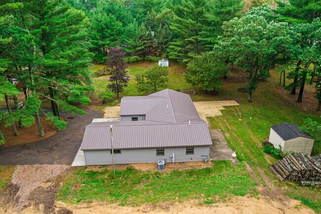 Building Photo - 1688 S Aurora Ln