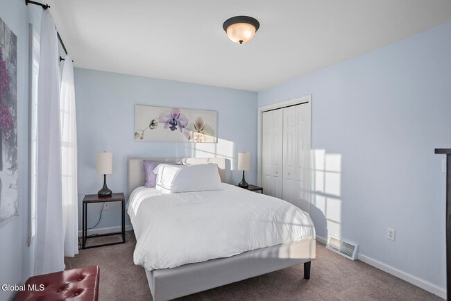 Building Photo - 8 Backstretch Ct