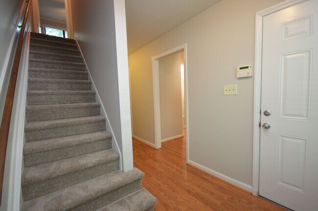 Building Photo - 616 Applecross Dr
