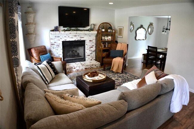 Building Photo - 34 Arbor Springs