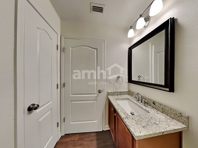 Building Photo - 2066 Tyson Lake Dr