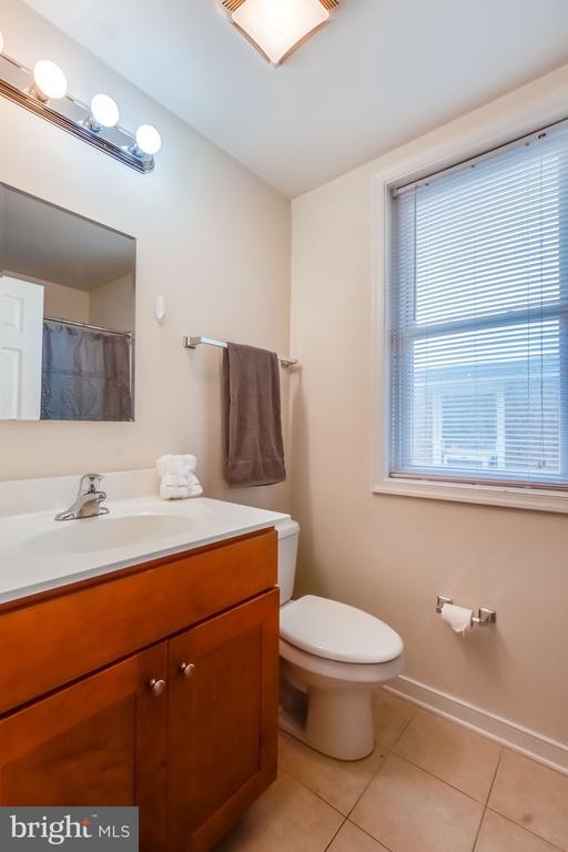 Building Photo - 910 S Charles St