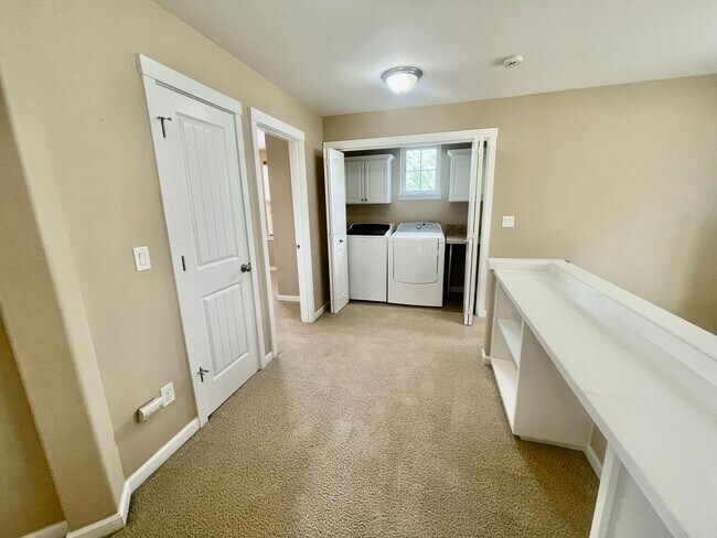 Building Photo - Well Appointed, Open Floor Plan 3-bedroom, 2.5-bathroom home in Beaverton