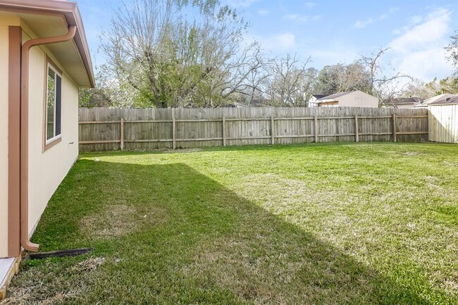 Building Photo - 5207 Riverwood Dr