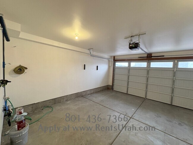 Building Photo - Canvasback